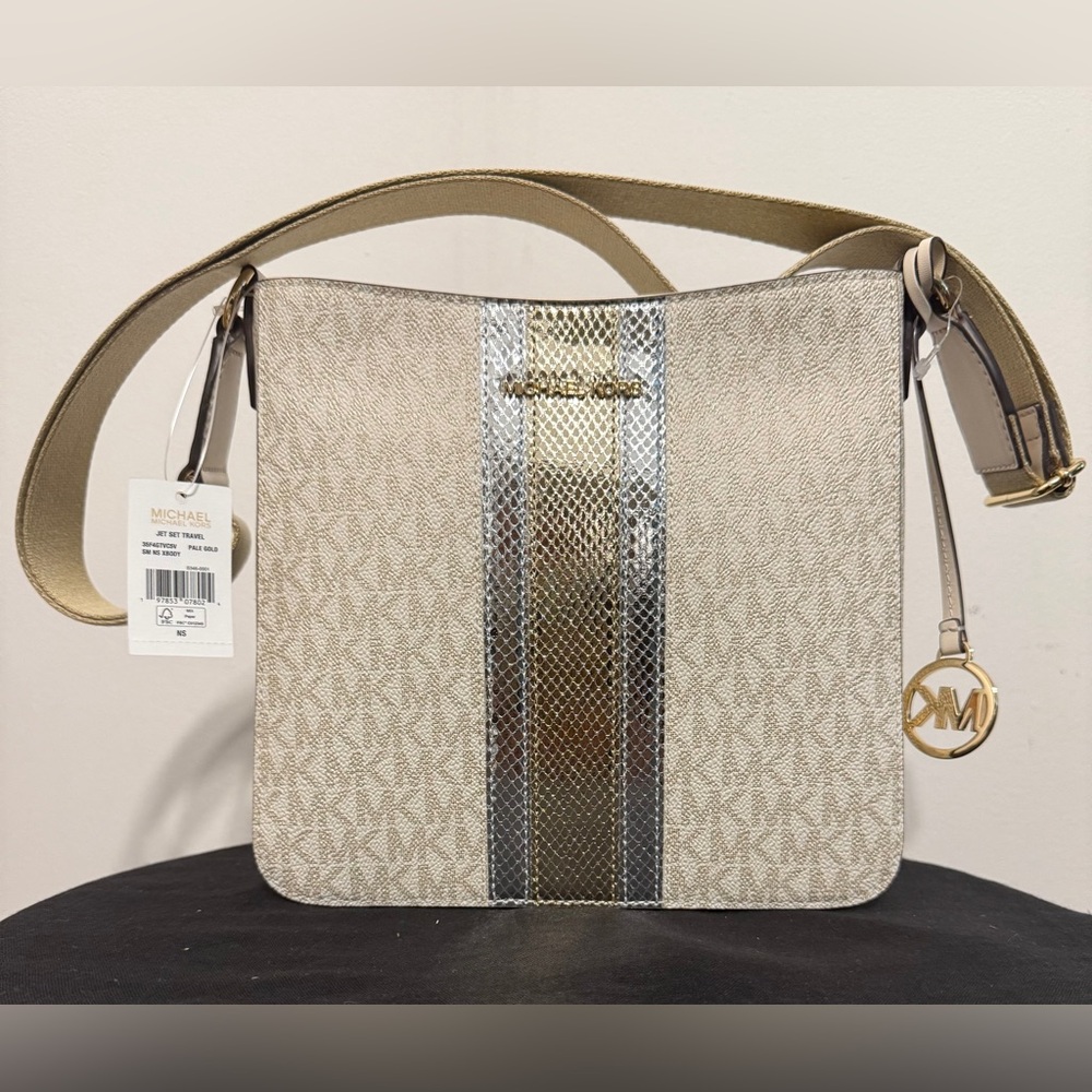 Michael Kors Jet Set Travel Small Signature Logo Messenger Bag. Color:Multi - Picture 4 of 10